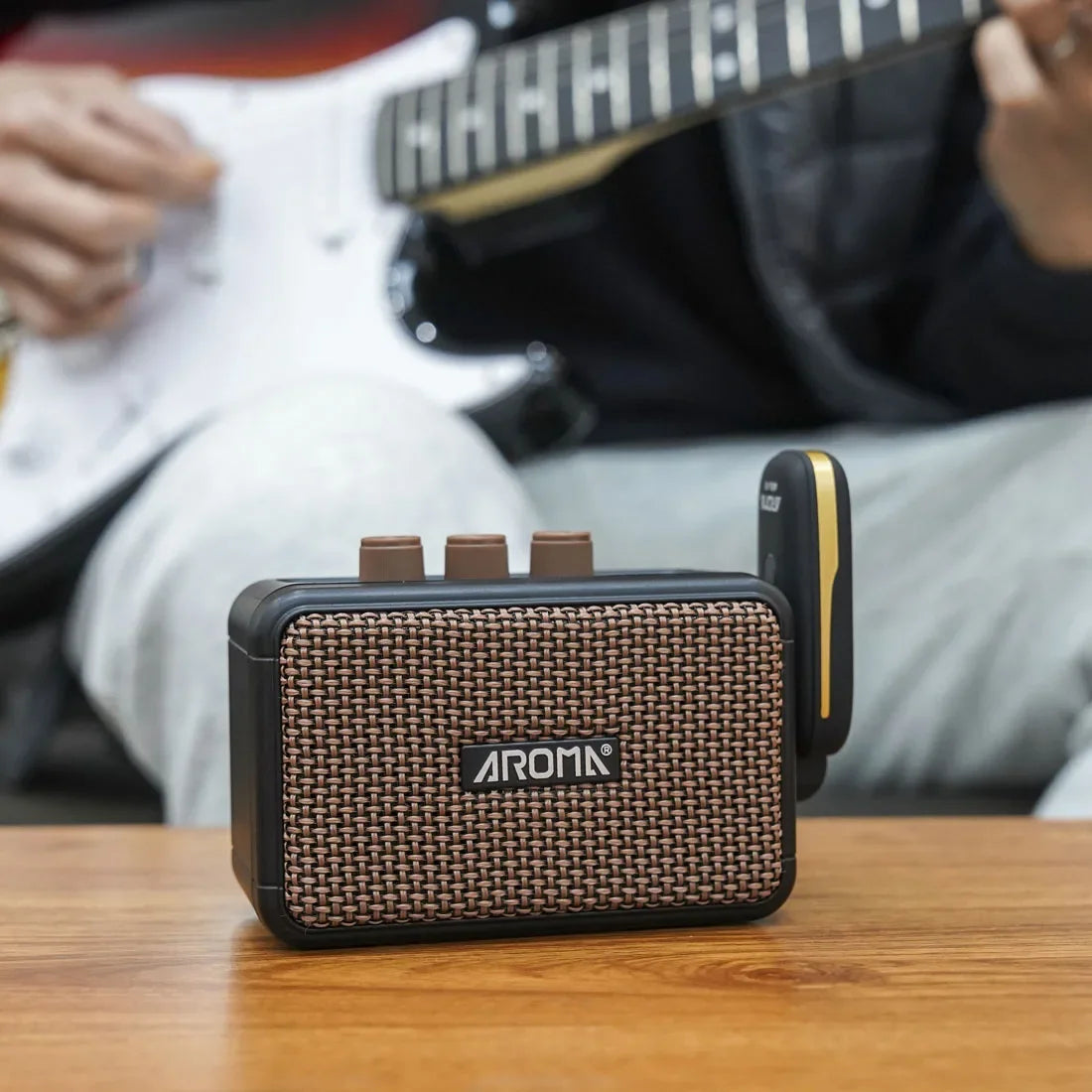 Aroma AG-04 Amplifier Mini Bluetooth Audio Portable Speaker Electric Guitar Amplifier 5W Output Electric Guitar Accessories