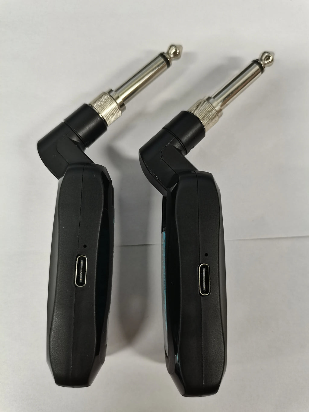 2.4G Wireless Guitar System Rechargeable Portable Transmitter Receiver Set with Charging Compartment Audio System 4 Channel