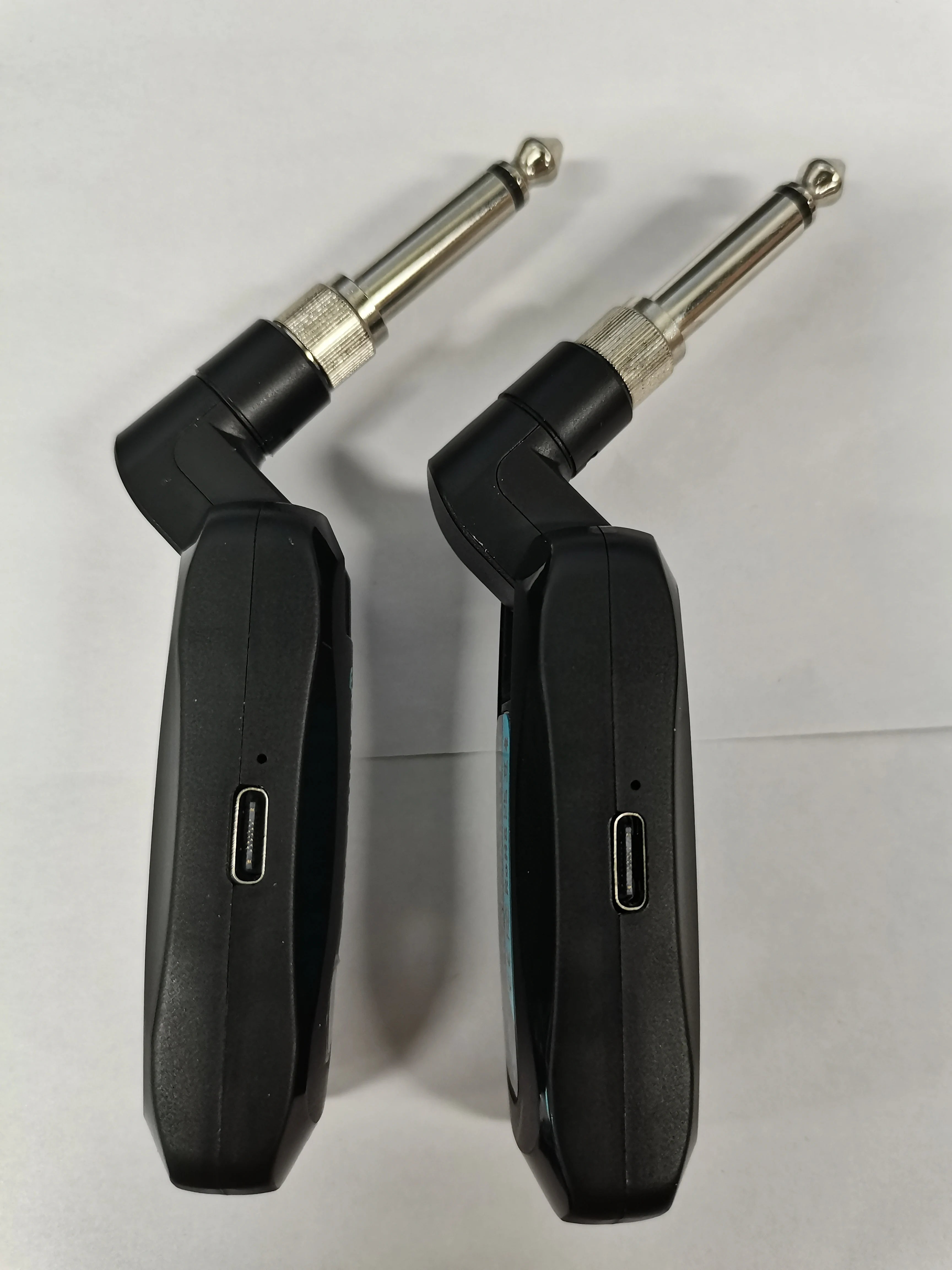 2.4G Wireless Guitar System Rechargeable Portable Transmitter Receiver Set with Charging Compartment Audio System 4 Channel