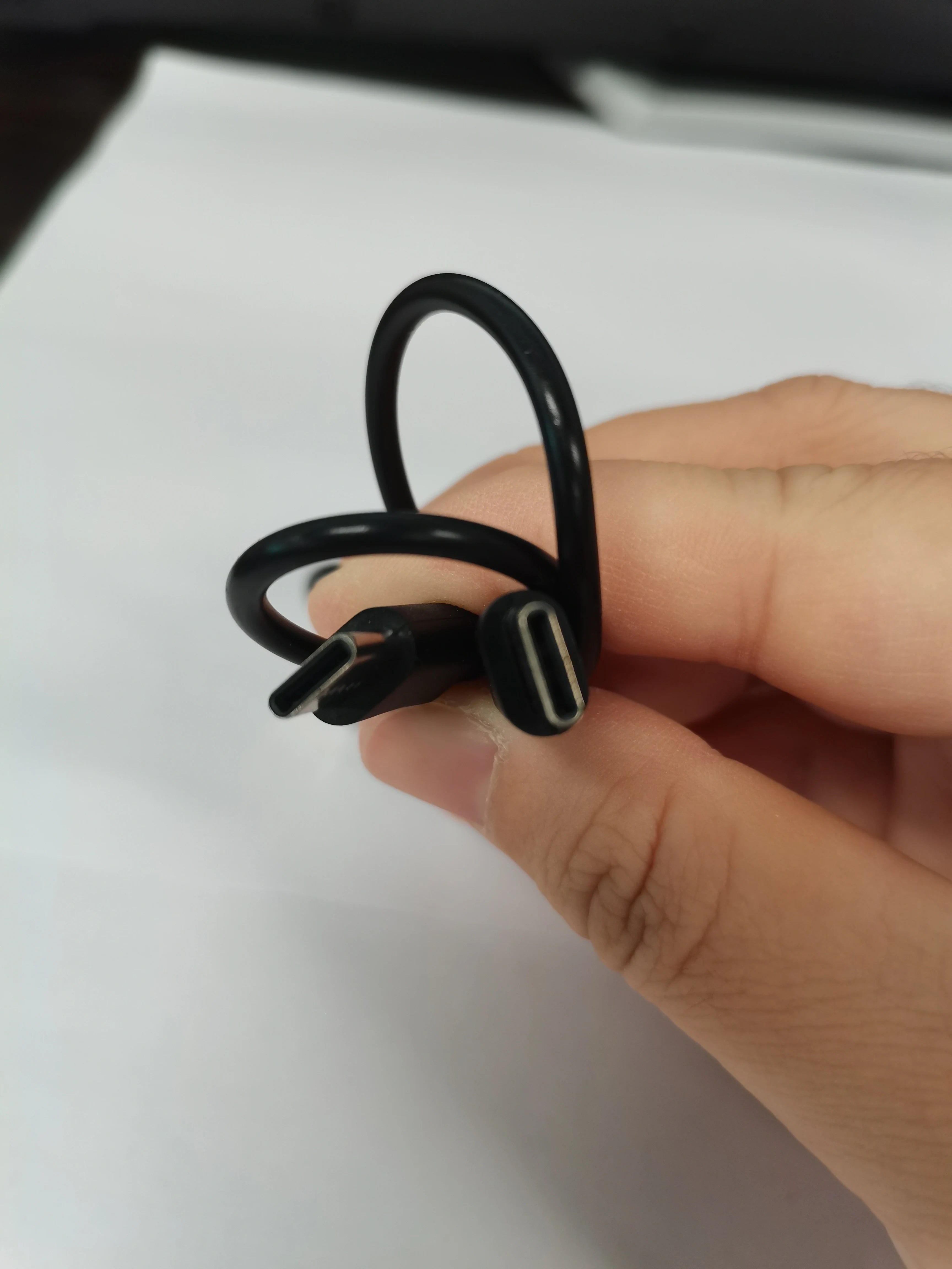 2.4G Wireless Guitar System Rechargeable Portable Transmitter Receiver Set with Charging Compartment Audio System 4 Channel